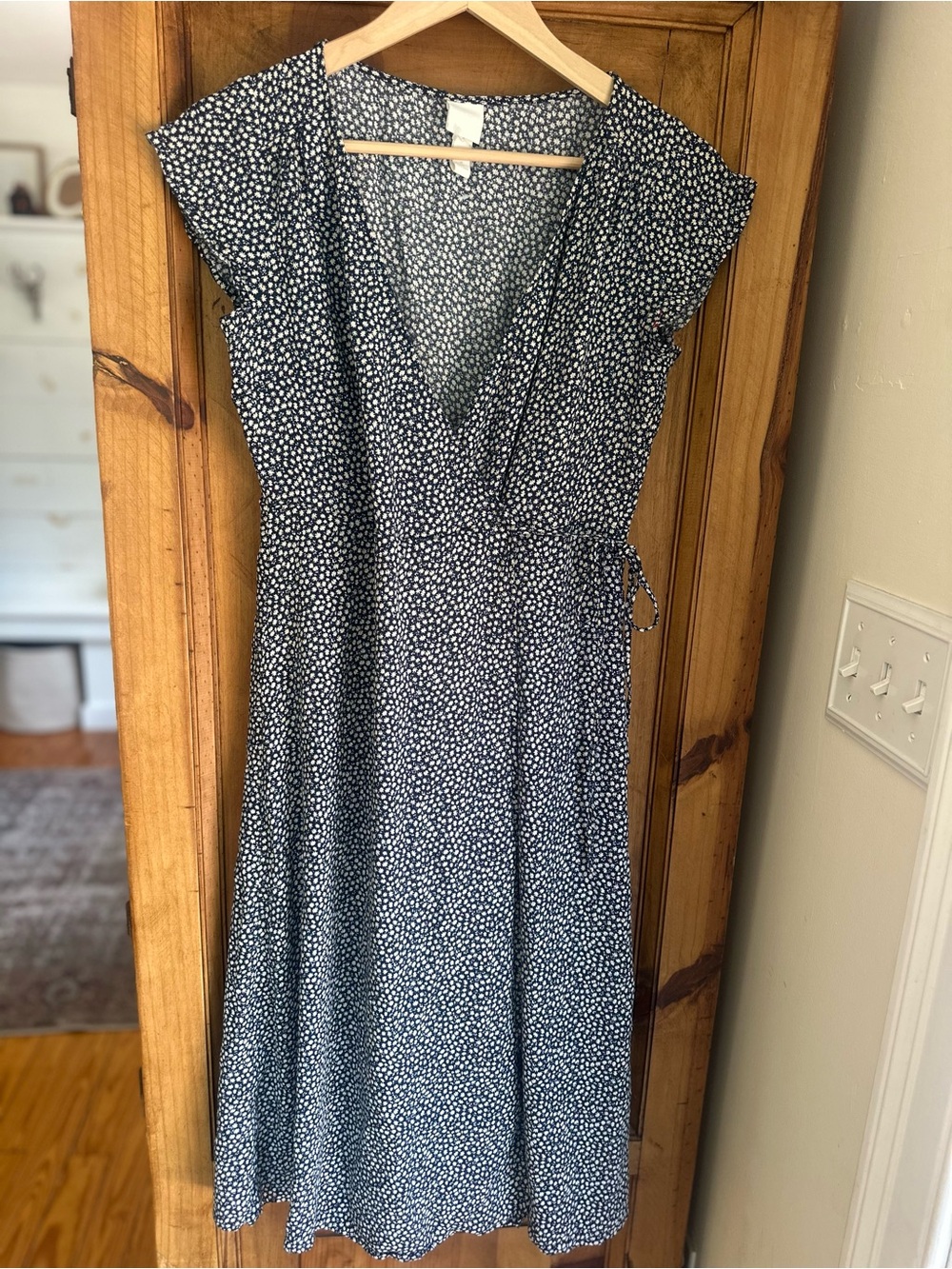 H&M Navy and White Floral Wrap Midi Dress US Size 6